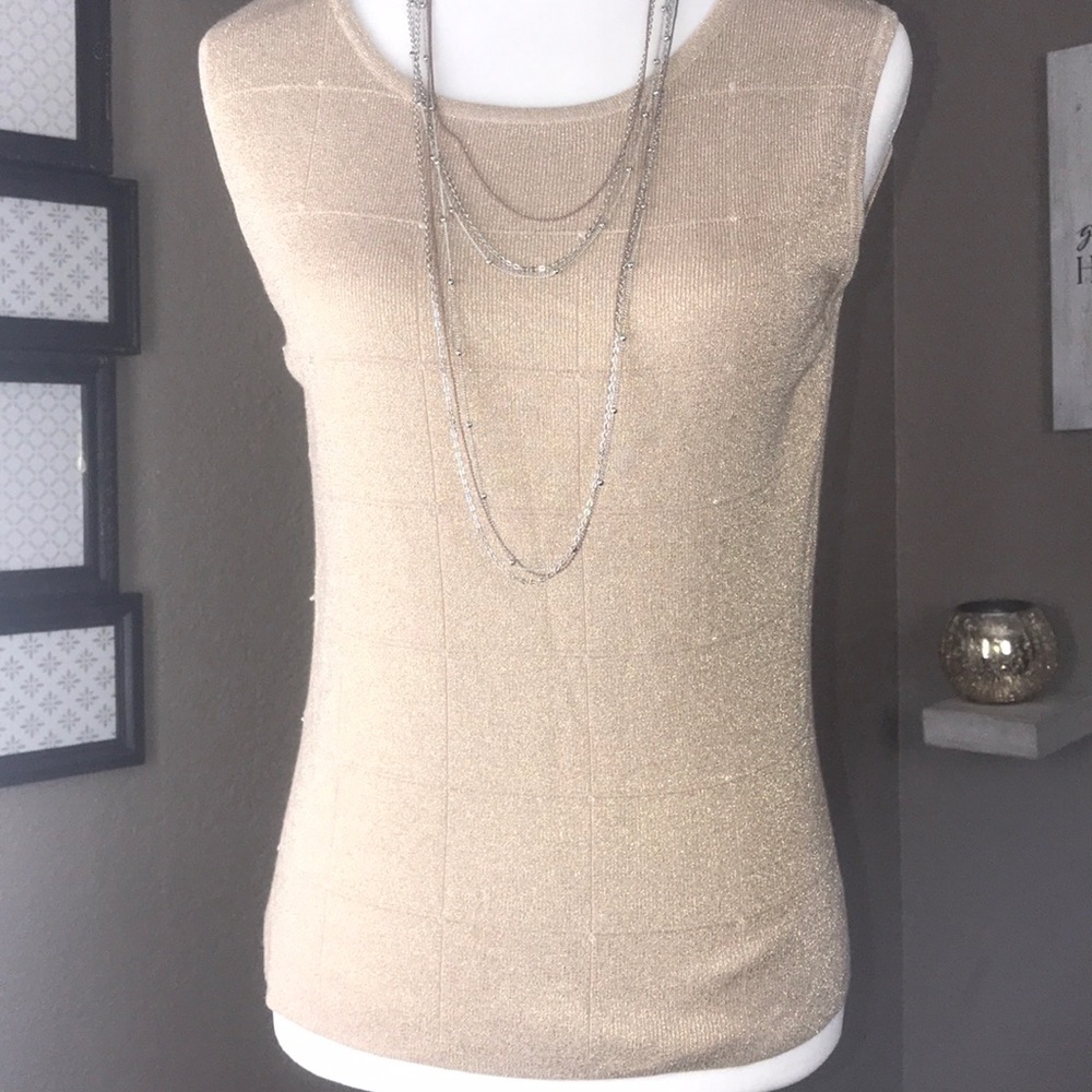 Finity sleeveless blouse. Gold size Large